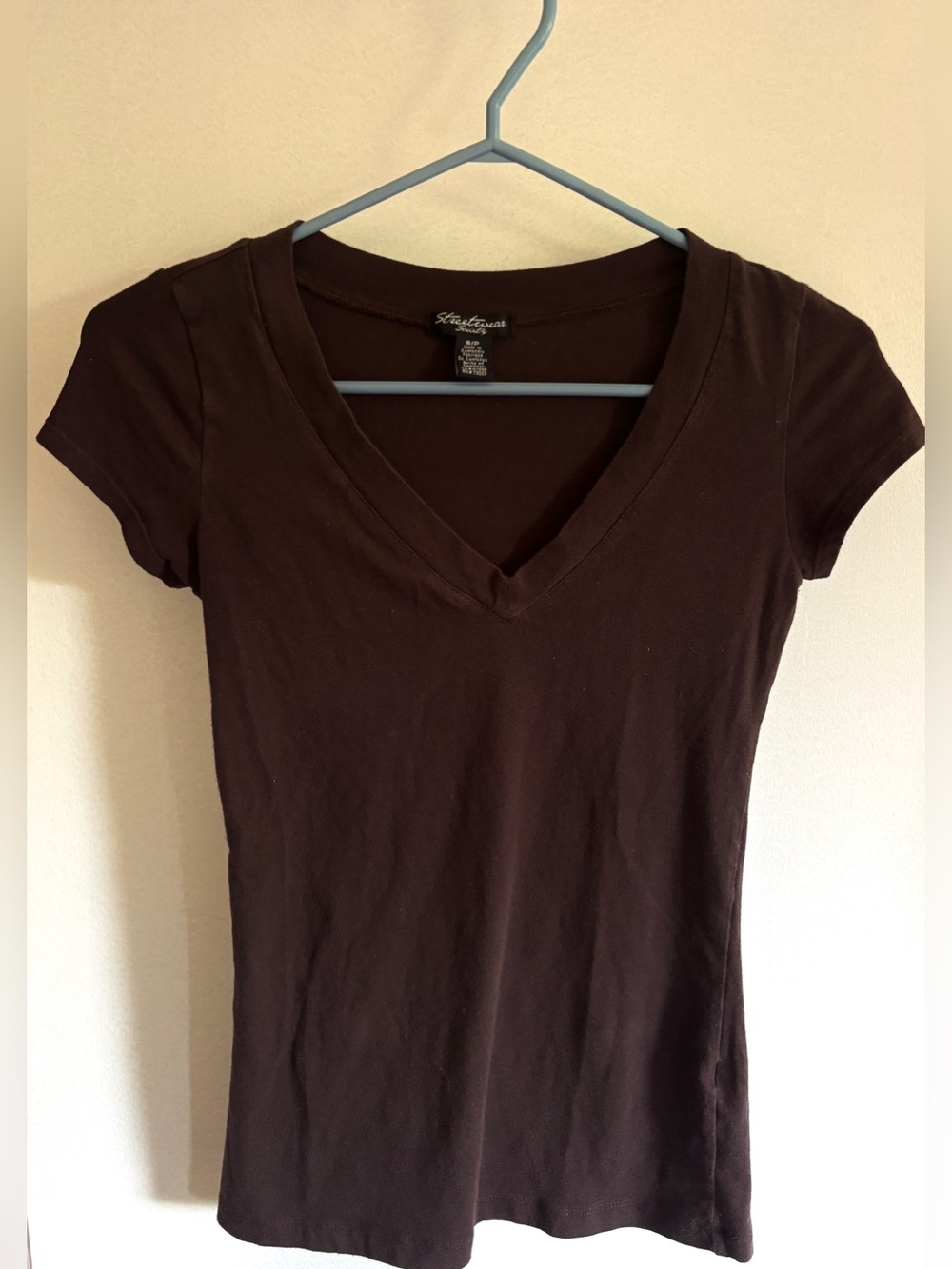 Y2K Style Brown V-Neck Women’s Short Sleeve 2000’s Tuscan Yoga Mom Fitted Tee